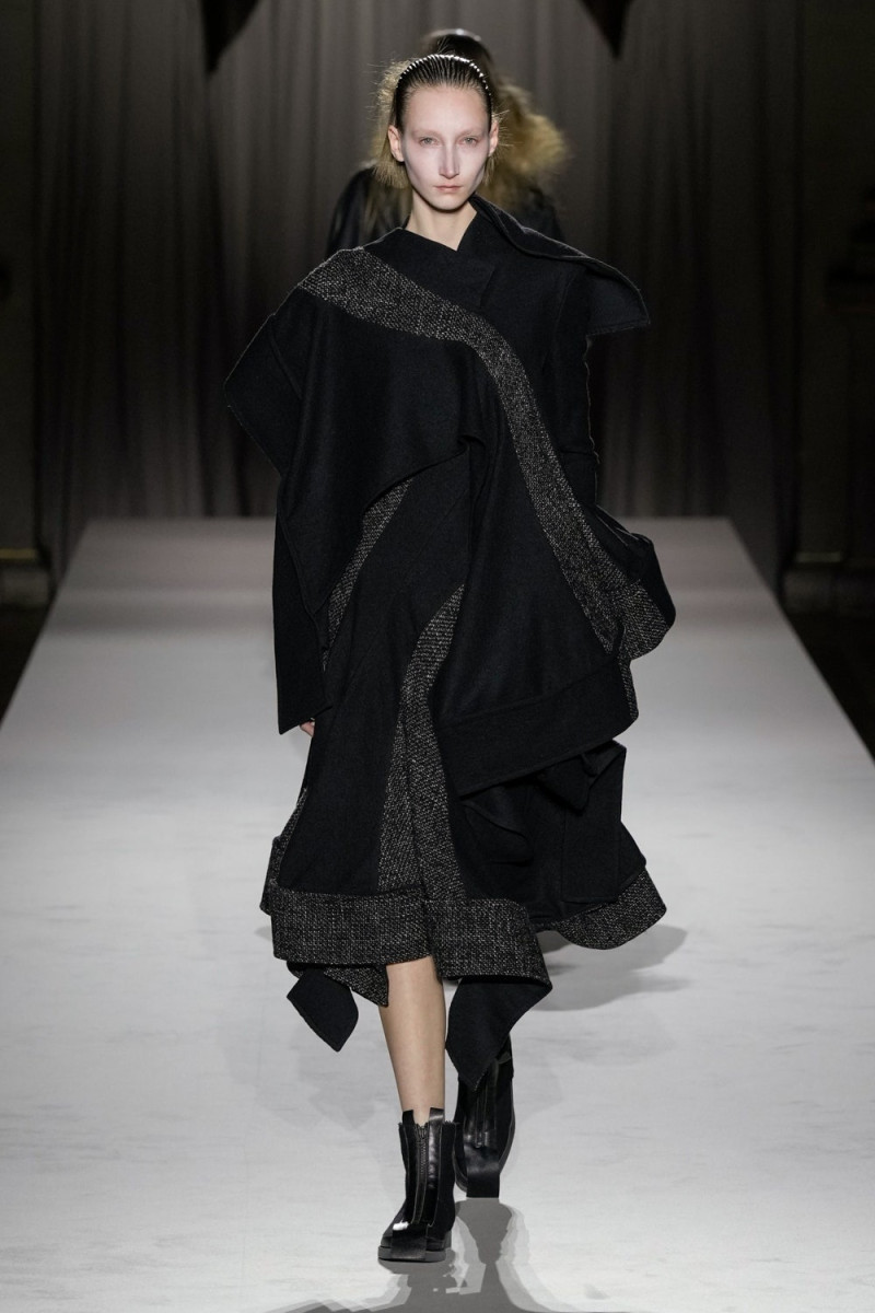 Yohji Yamamoto fashion show for Autumn/Winter 2025