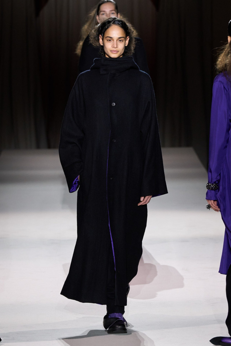 Yohji Yamamoto fashion show for Autumn/Winter 2025