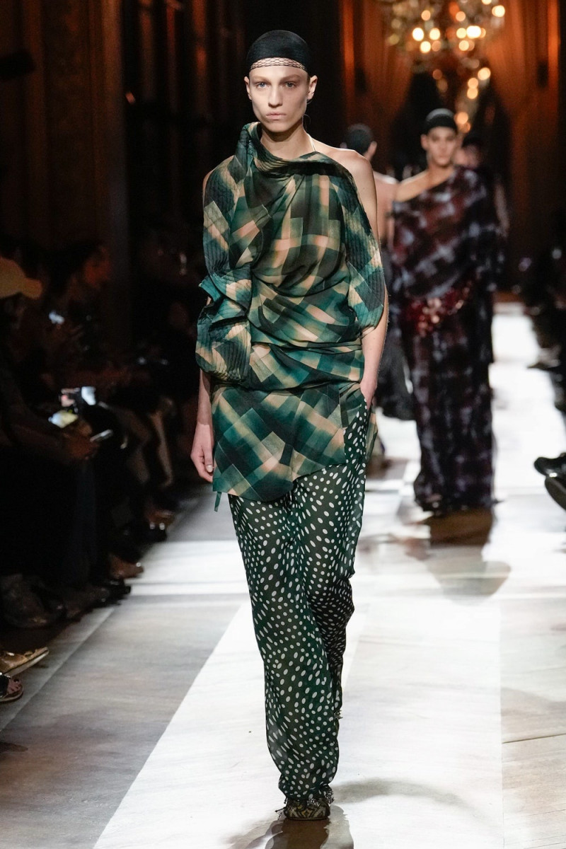 Dries van Noten fashion show for Autumn/Winter 2025