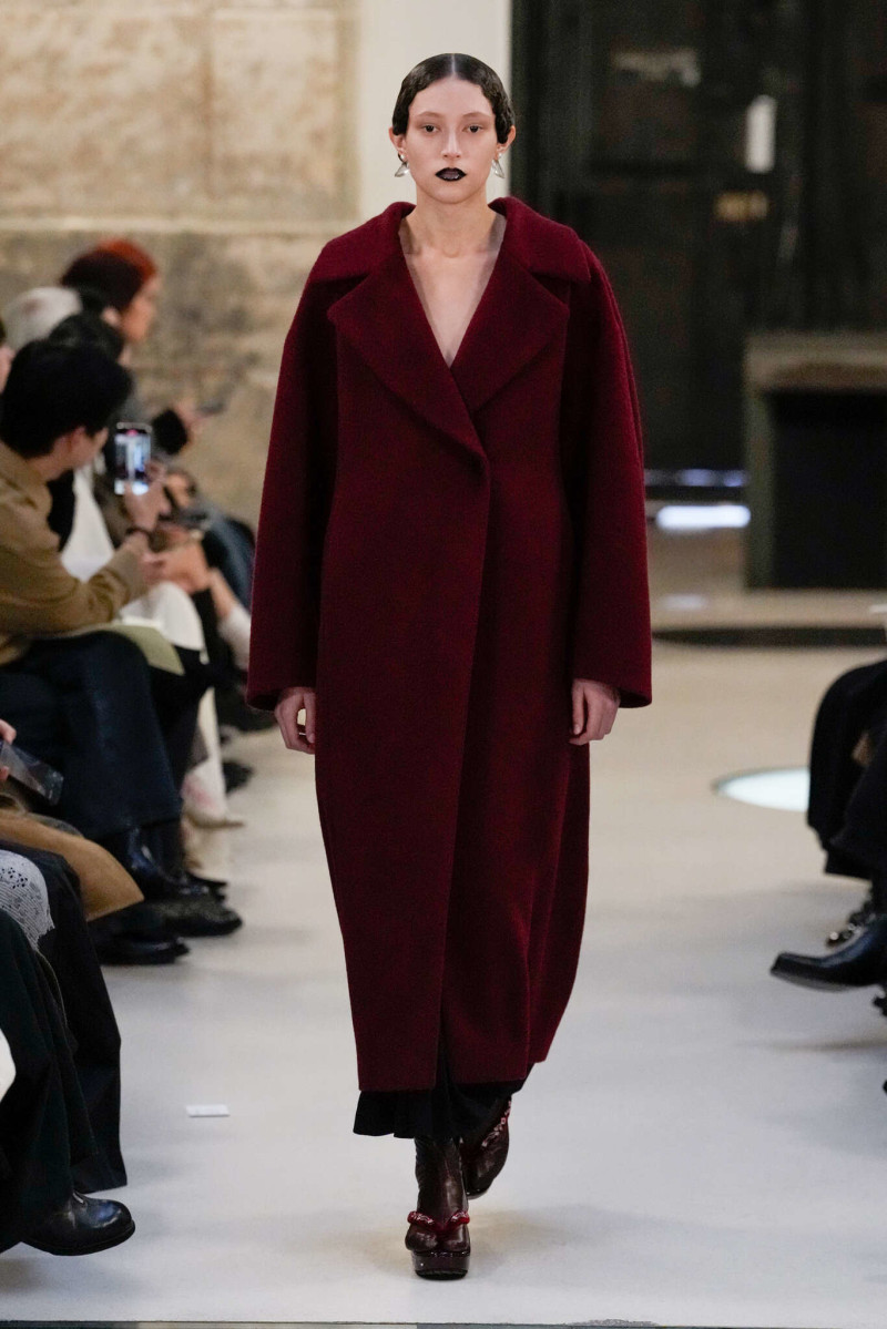 Mame Kurogouchi fashion show for Autumn/Winter 2025