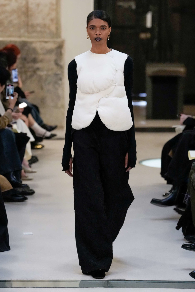 Mame Kurogouchi fashion show for Autumn/Winter 2025