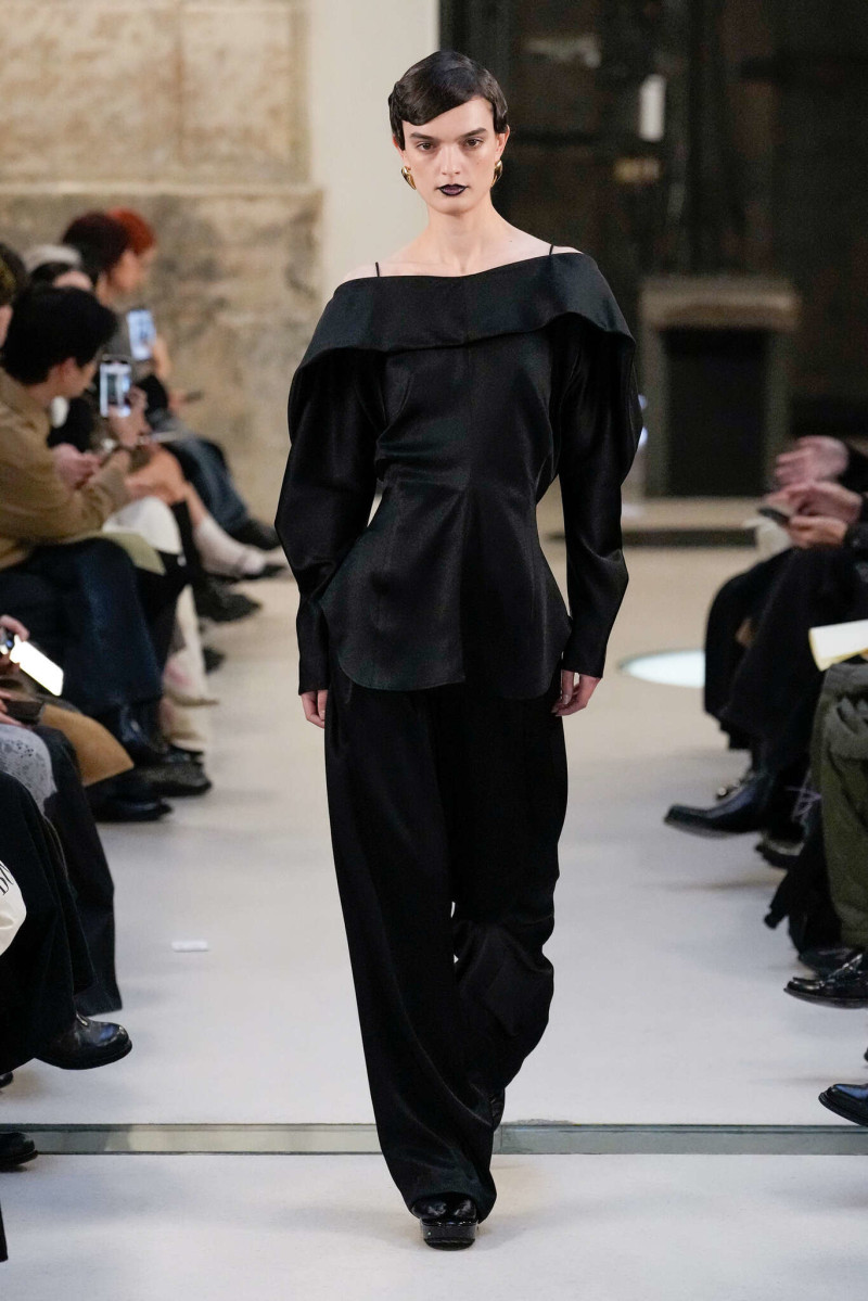 Mame Kurogouchi fashion show for Autumn/Winter 2025