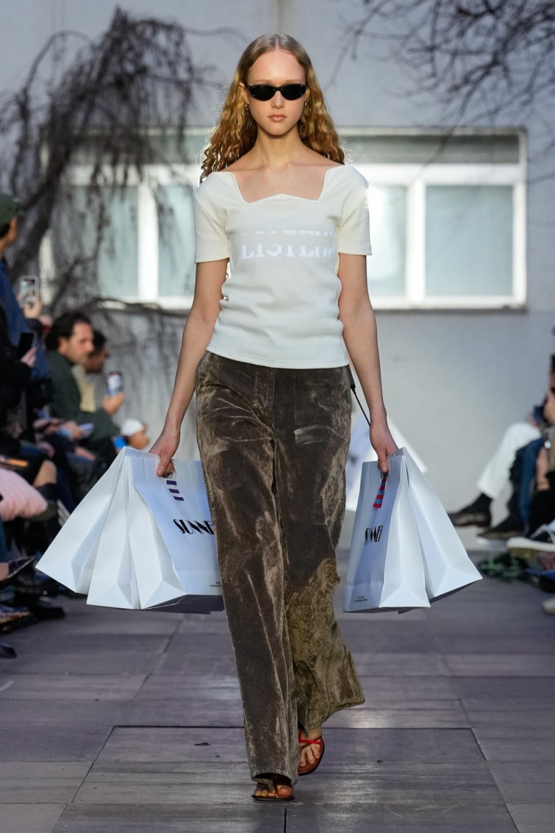 Hella Thomale featured in  the Sunnei fashion show for Autumn/Winter 2025