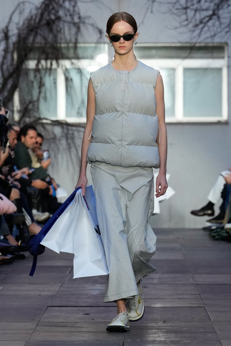 Pleun Keijsers featured in  the Sunnei fashion show for Autumn/Winter 2025