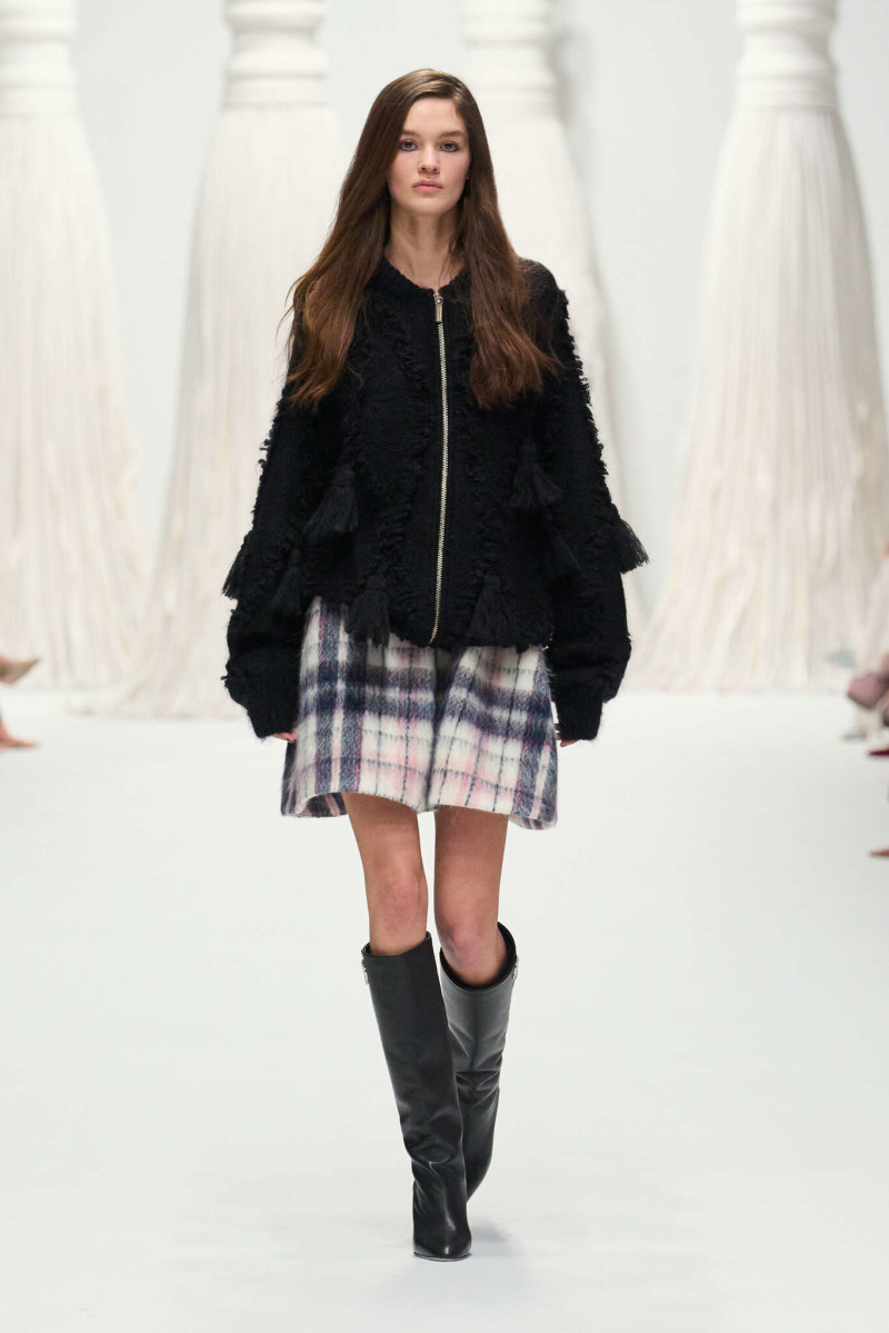 Amelie Auger featured in  the Genny fashion show for Autumn/Winter 2025