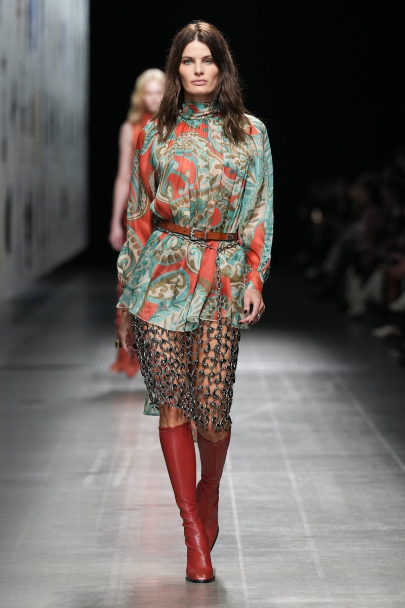 Isabeli Fontana featured in  the Etro fashion show for Autumn/Winter 2025