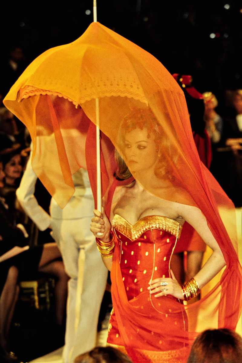 Givenchy Haute Couture fashion show for Spring/Summer 1996