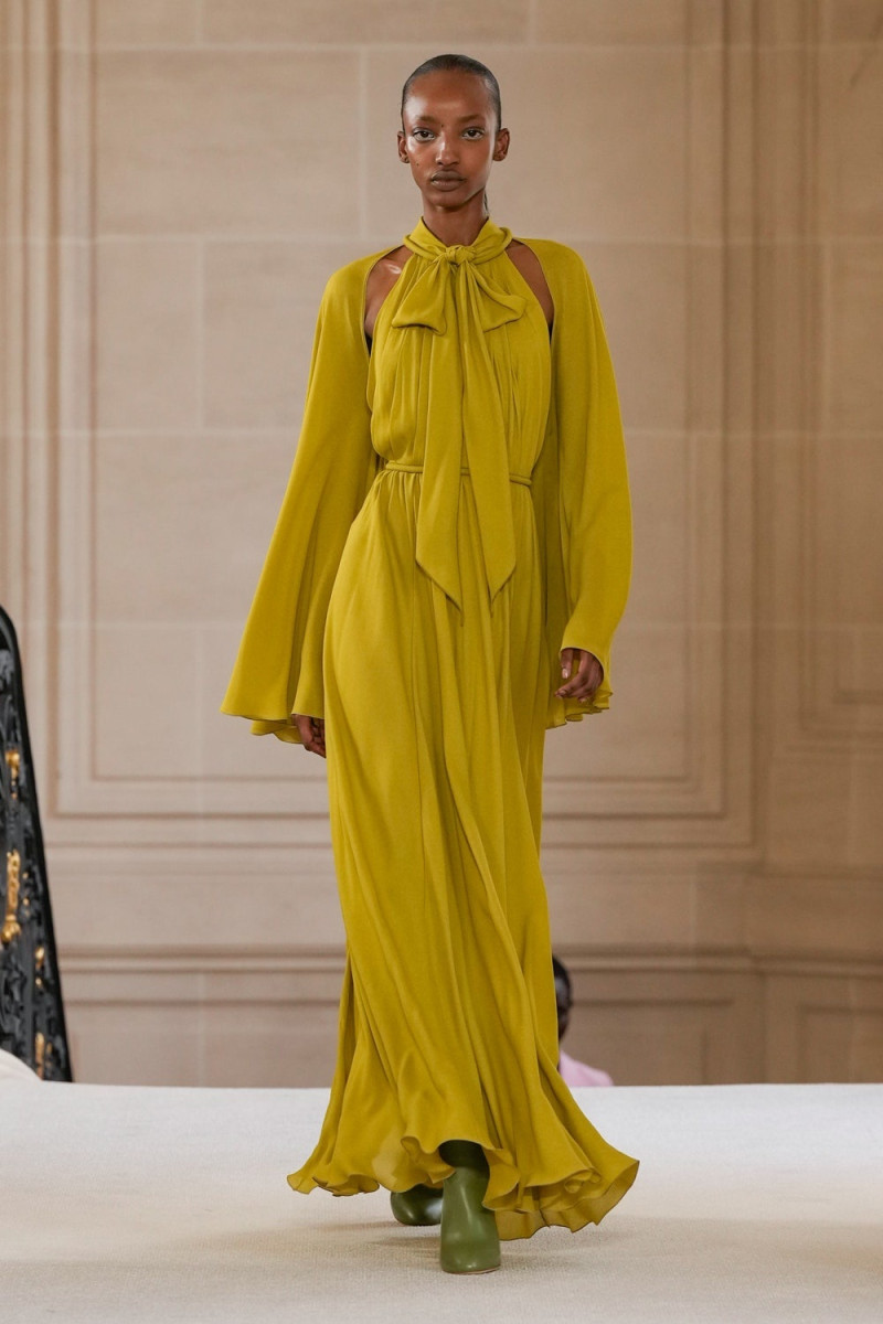 Giambattista Valli fashion show for Autumn/Winter 2025