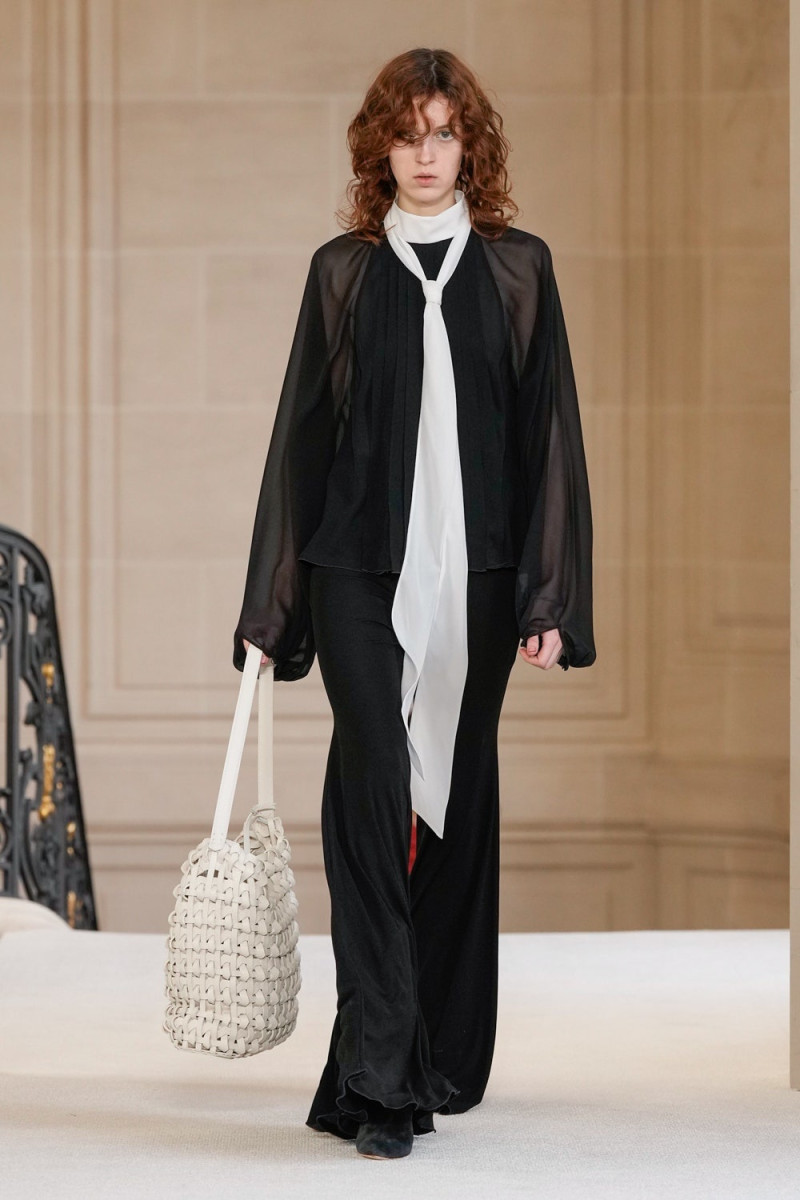 Giambattista Valli fashion show for Autumn/Winter 2025