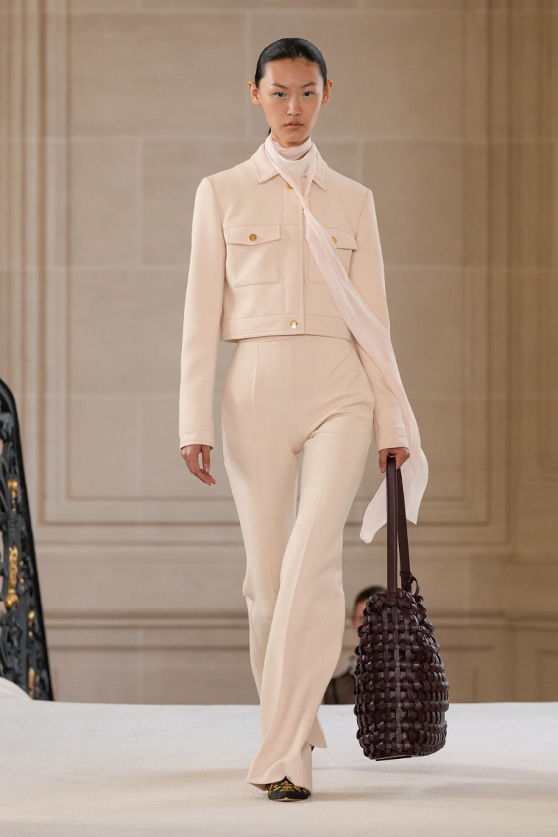 Giambattista Valli fashion show for Autumn/Winter 2025