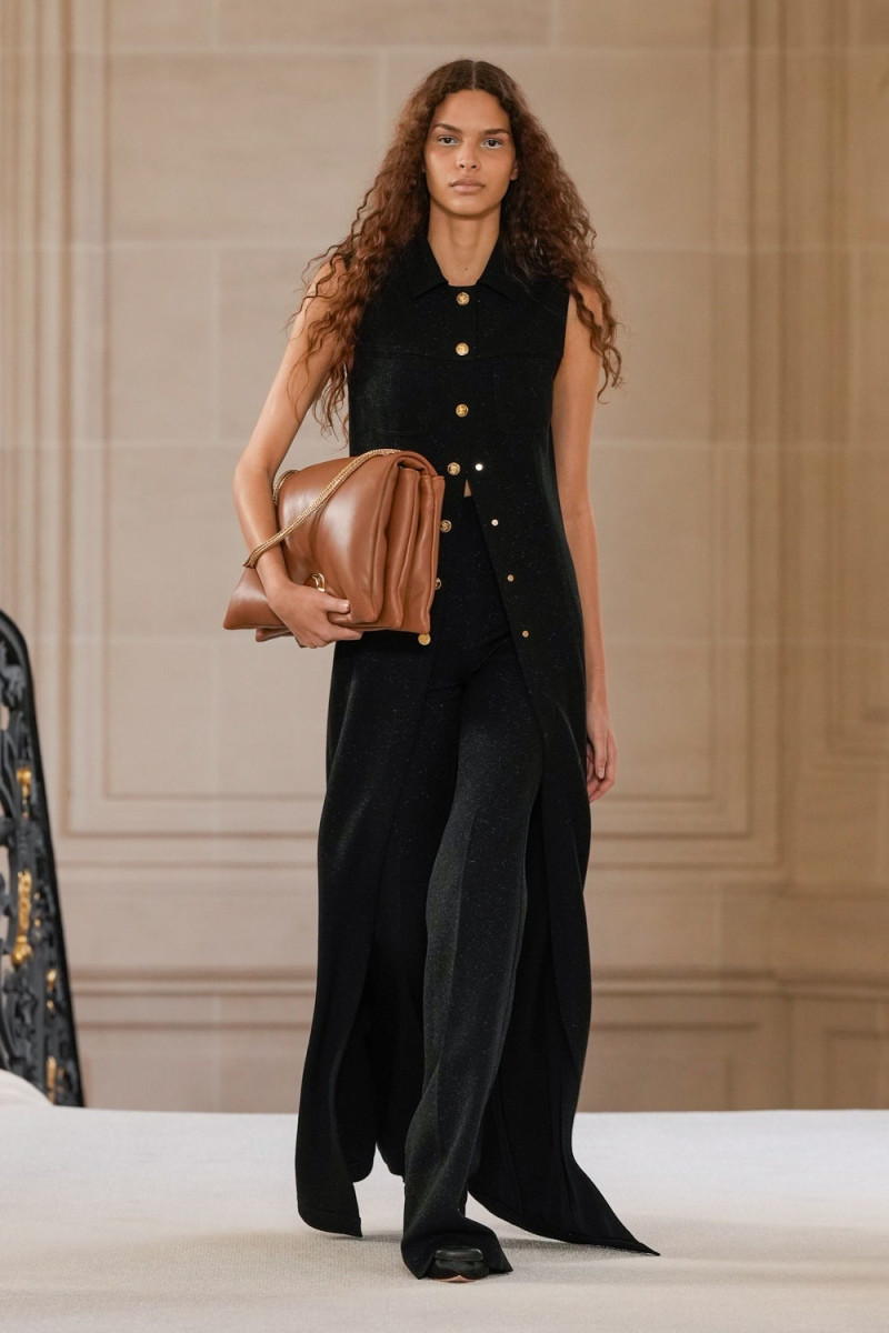 Giambattista Valli fashion show for Autumn/Winter 2025