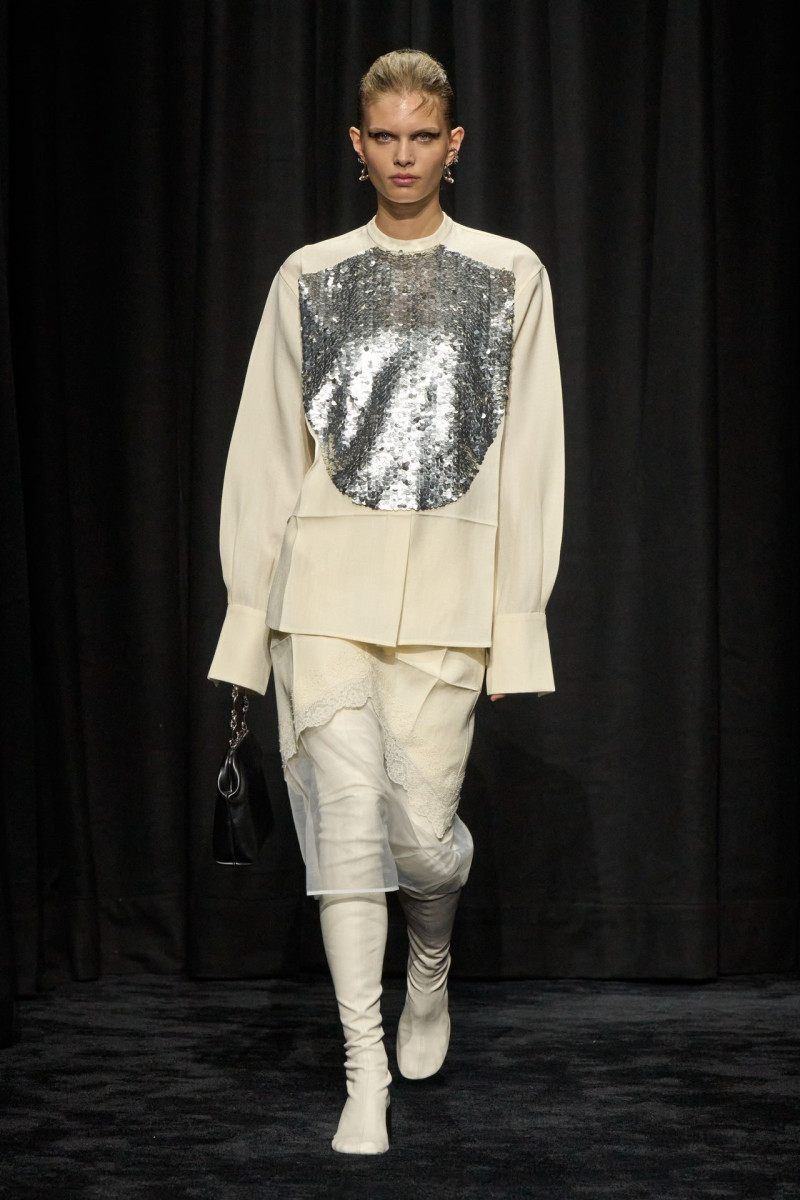 Ida Heiner featured in  the Jil Sander fashion show for Autumn/Winter 2025