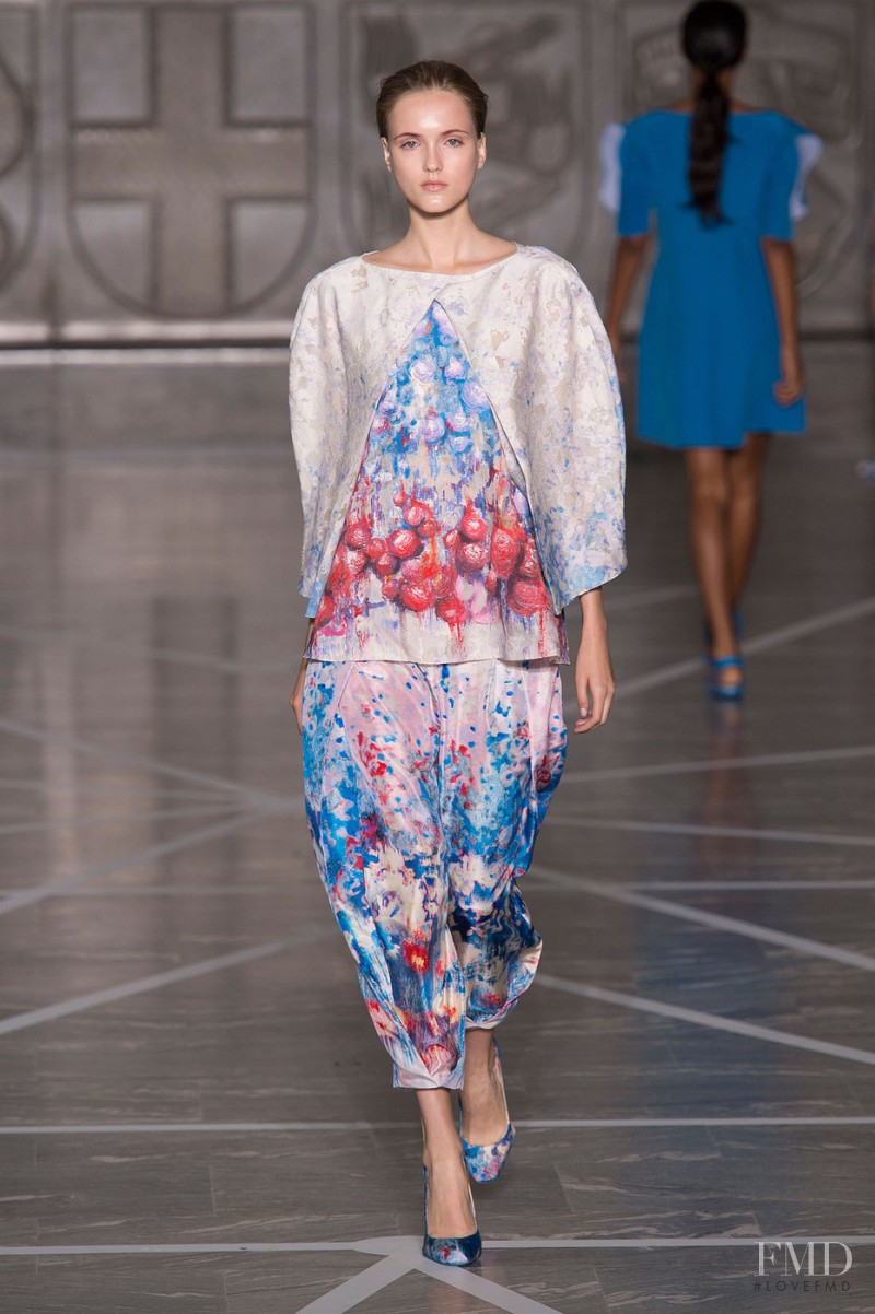 Jane Grybennikova featured in  the Mila Schön fashion show for Spring/Summer 2015