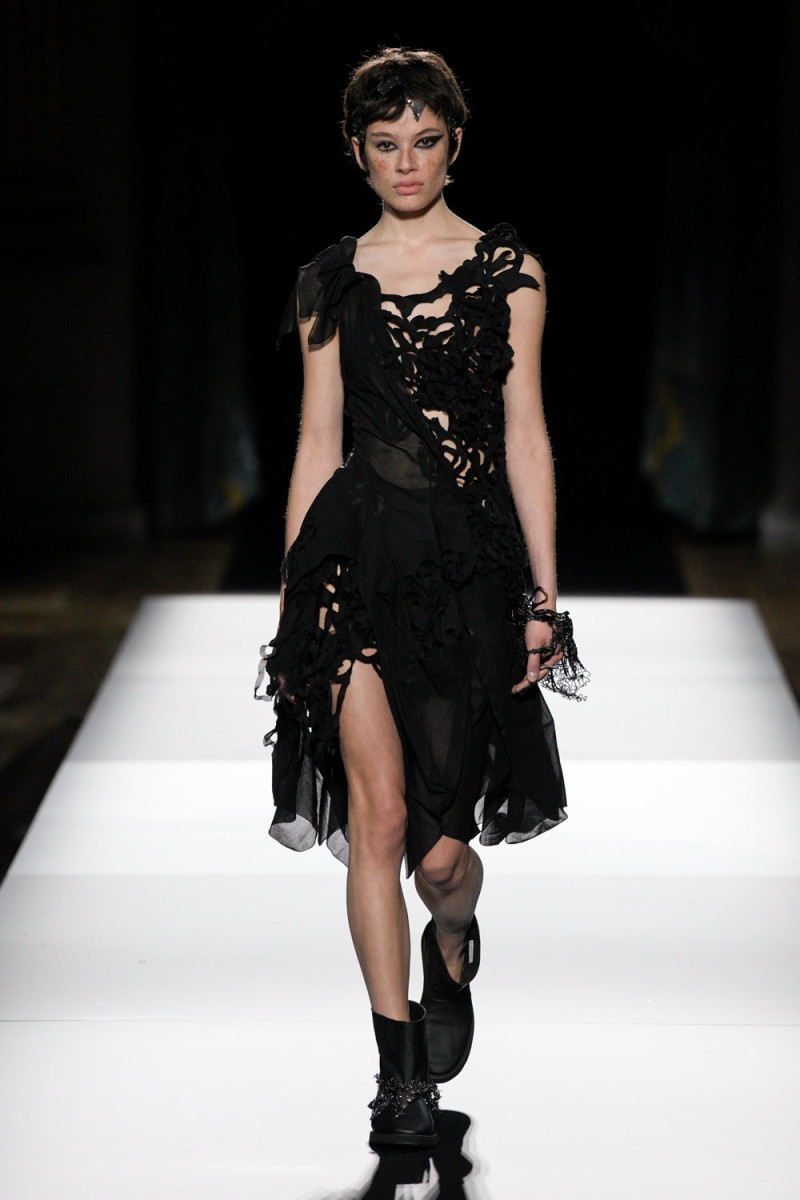 Yohji Yamamoto fashion show for Spring/Summer 2025