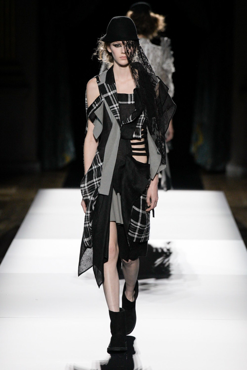 Yohji Yamamoto fashion show for Spring/Summer 2025