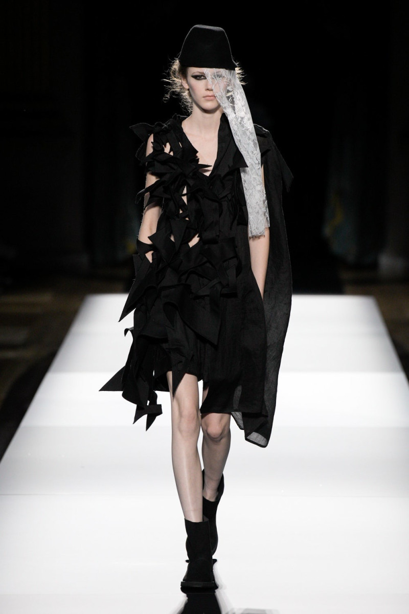 Yohji Yamamoto fashion show for Spring/Summer 2025