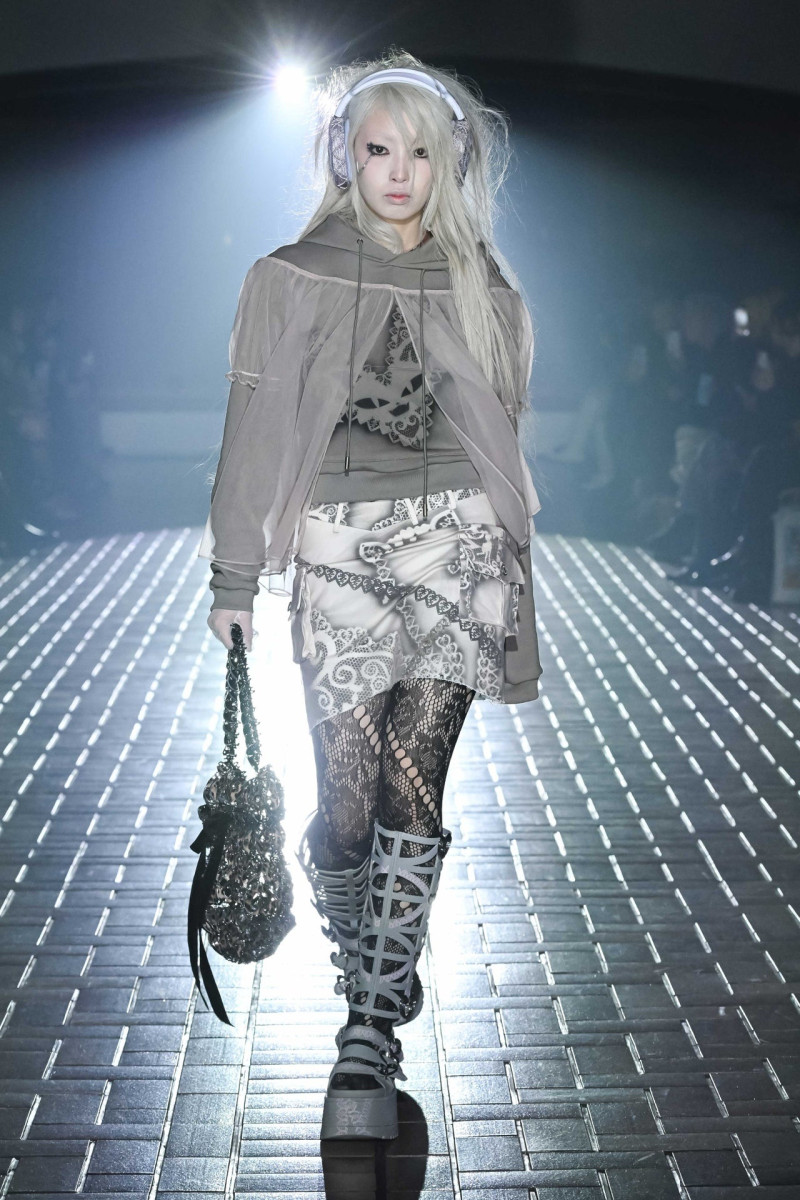 Yueqi Qi fashion show for Autumn/Winter 2025