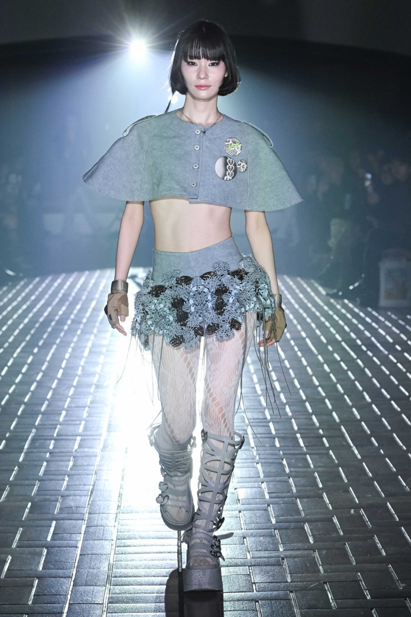 Yueqi Qi fashion show for Autumn/Winter 2025