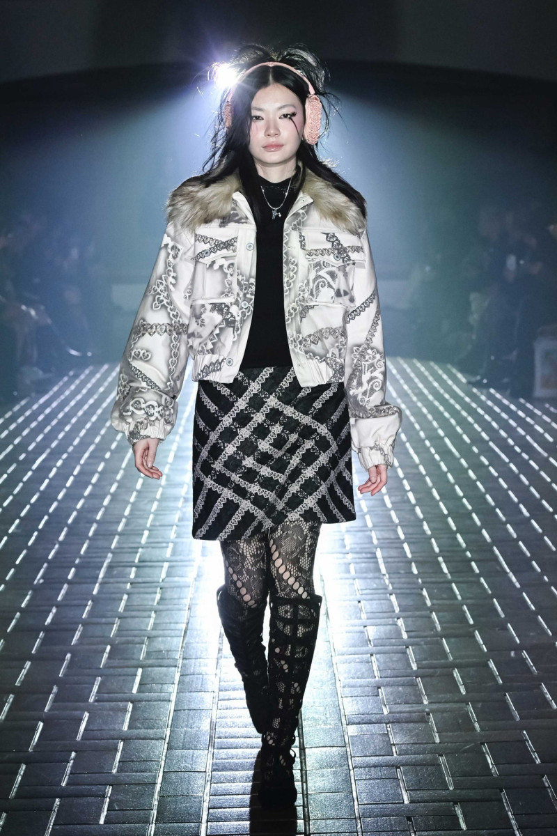 Yueqi Qi fashion show for Autumn/Winter 2025