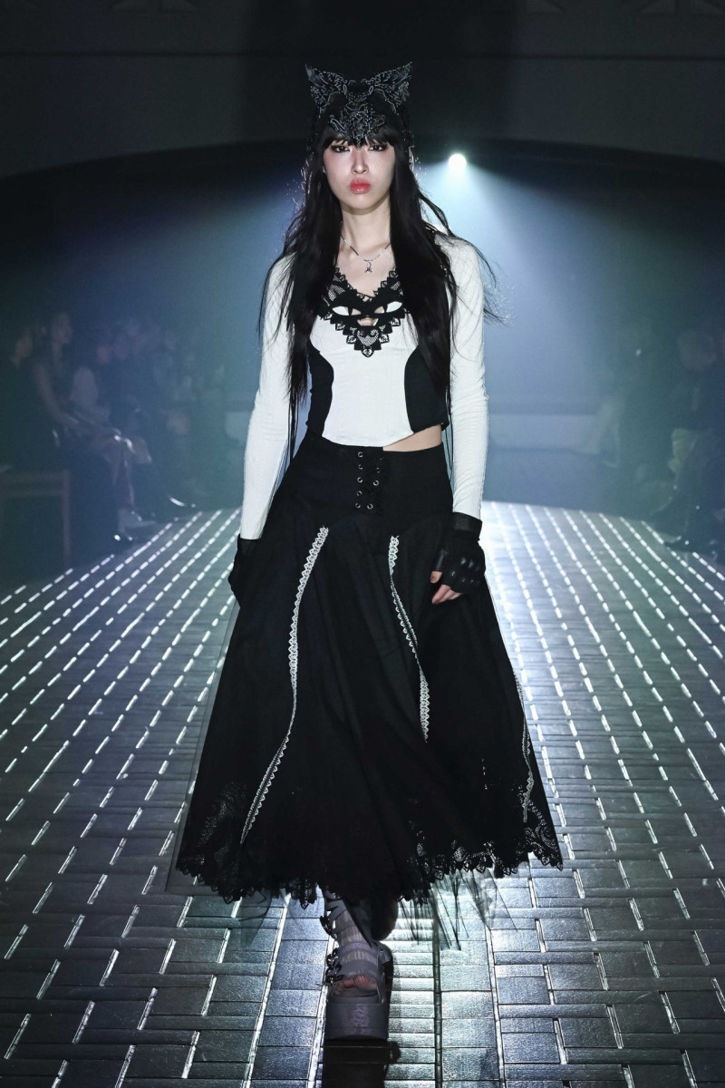 Yueqi Qi fashion show for Autumn/Winter 2025