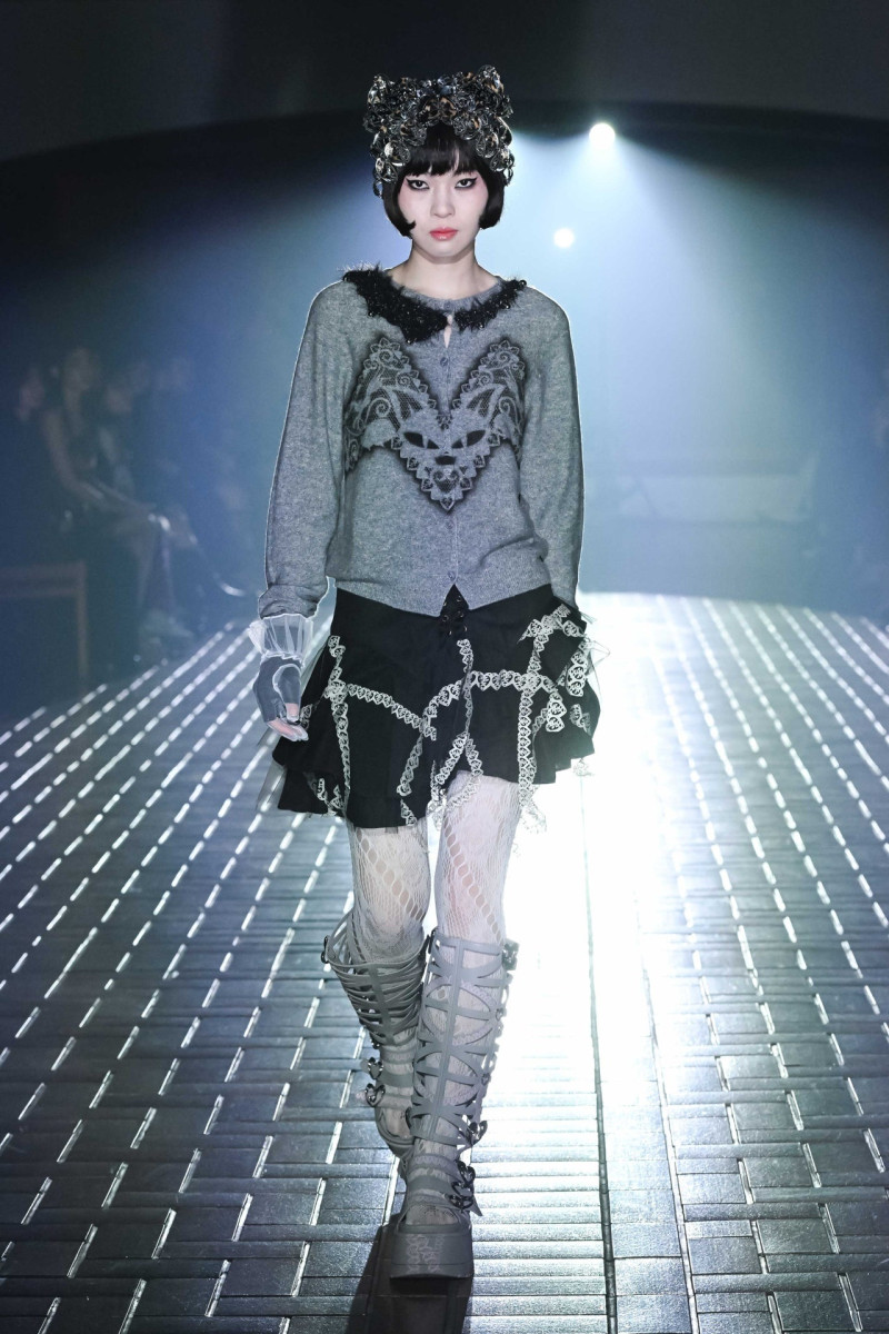 Yueqi Qi fashion show for Autumn/Winter 2025