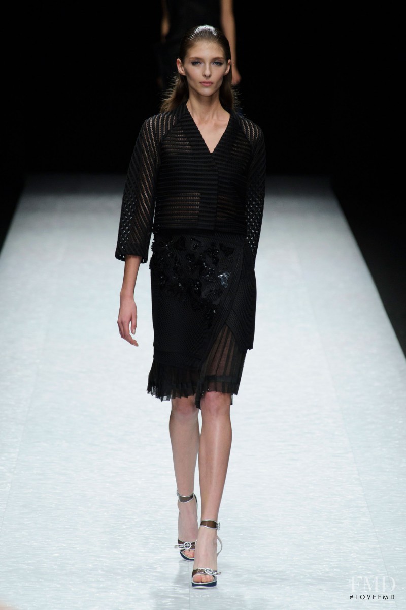 Anastasia Lagune featured in  the Shiatzy Chen fashion show for Spring/Summer 2015