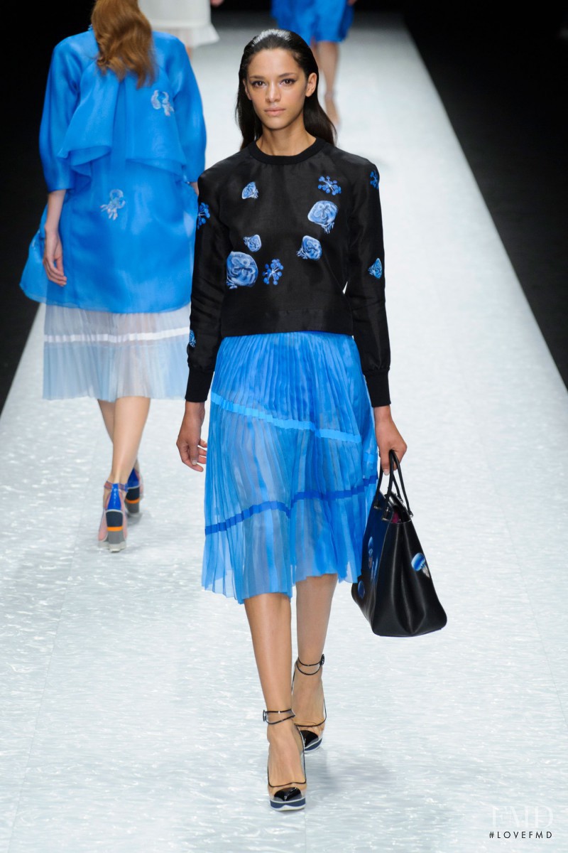 Frida Munting featured in  the Shiatzy Chen fashion show for Spring/Summer 2015