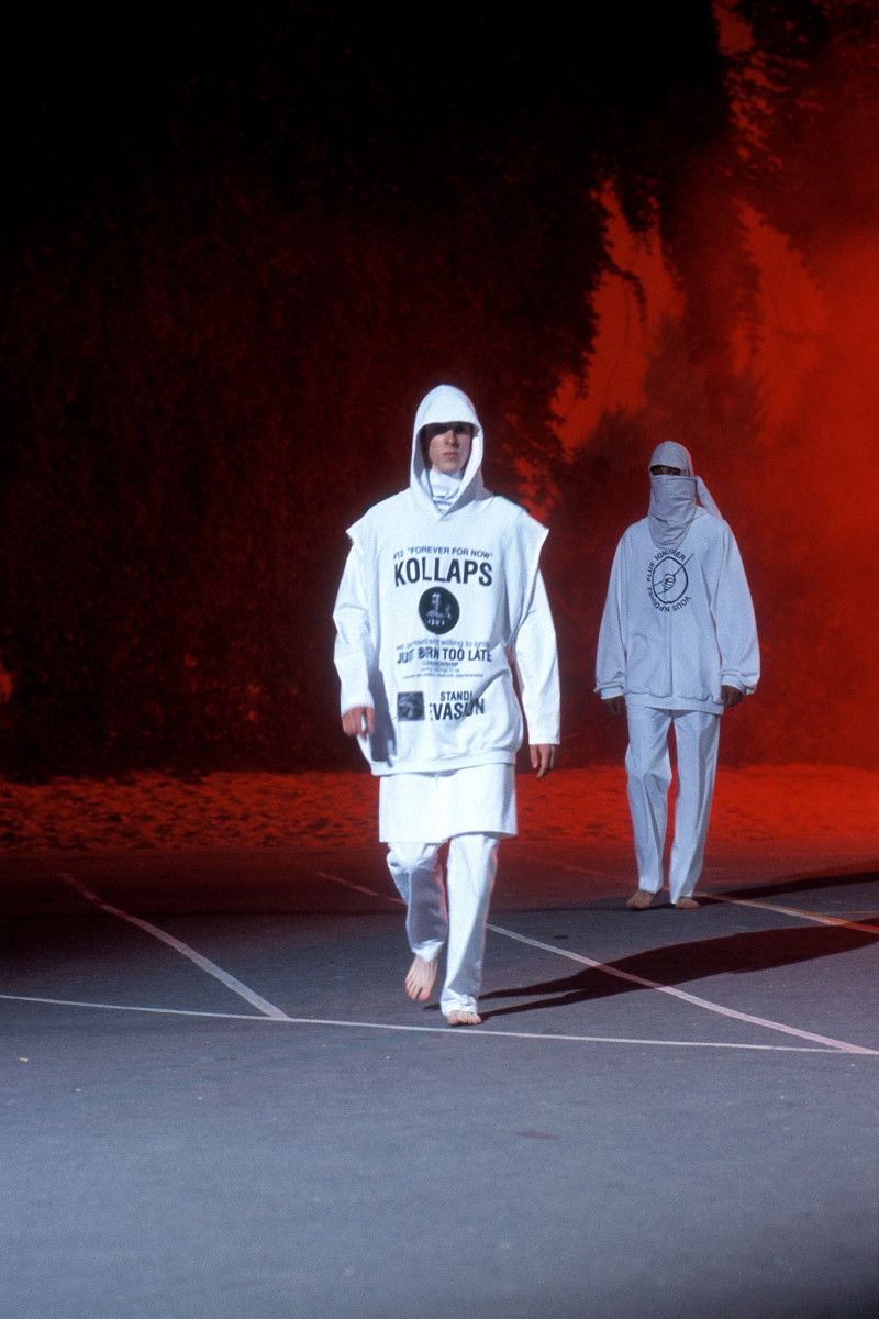 Raf Simons fashion show for Spring/Summer 2002