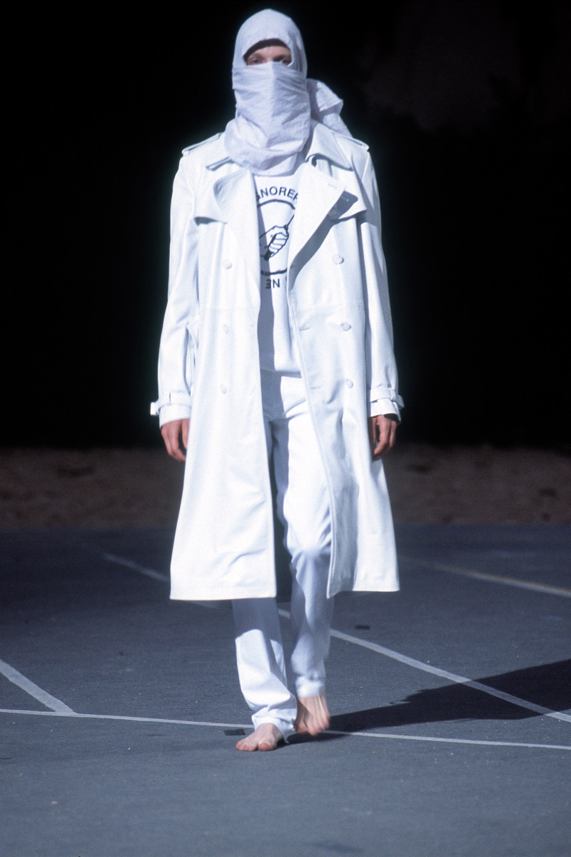 Raf Simons fashion show for Spring/Summer 2002