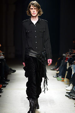 Ann Demeulemeester fashion show for Autumn/Winter 2002