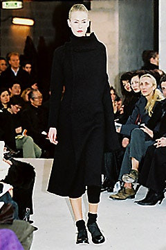 Comme des Garçons fashion show for Autumn/Winter 2002