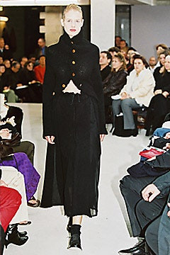 Comme des Garçons fashion show for Autumn/Winter 2002