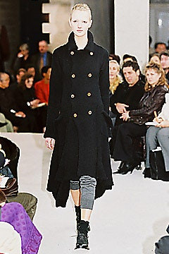 Comme des Garçons fashion show for Autumn/Winter 2002