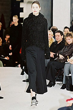 Comme des Garçons fashion show for Autumn/Winter 2002