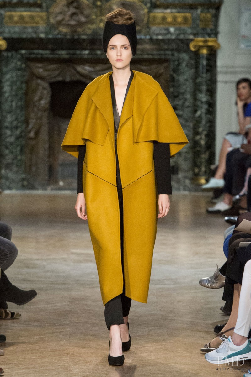 Jane Grybennikova featured in  the Stéphanie Coudert fashion show for Autumn/Winter 2014