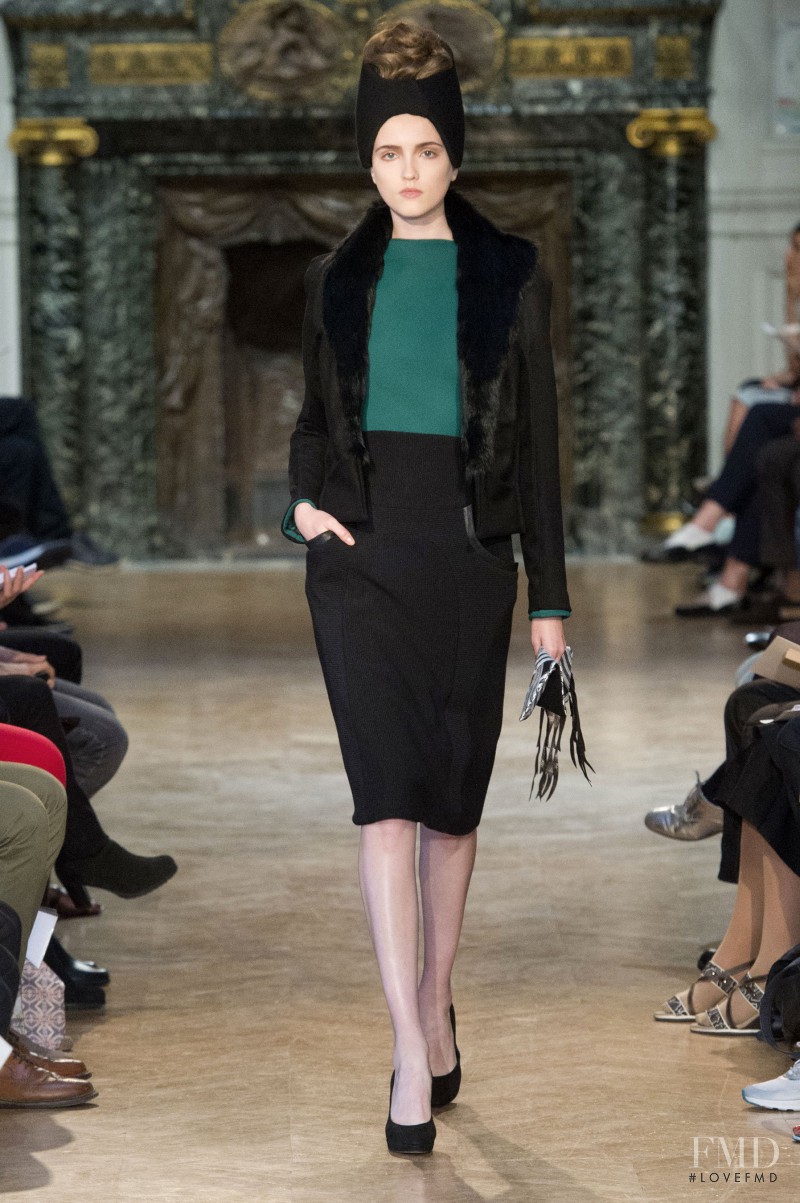 Jane Grybennikova featured in  the Stéphanie Coudert fashion show for Autumn/Winter 2014