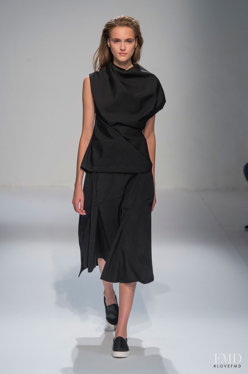 Jane Grybennikova featured in  the Moon Young Hee fashion show for Spring/Summer 2015