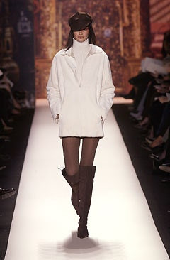 Oscar de la Renta fashion show for Autumn/Winter 2002