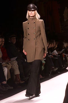 Oscar de la Renta fashion show for Autumn/Winter 2002