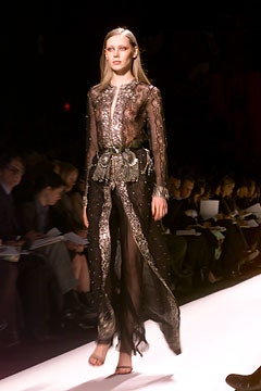 Oscar de la Renta fashion show for Autumn/Winter 2002