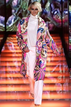 Versace fashion show for Autumn/Winter 2002