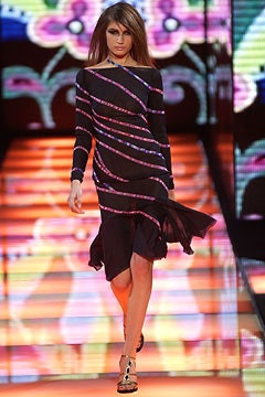 Versace fashion show for Autumn/Winter 2002