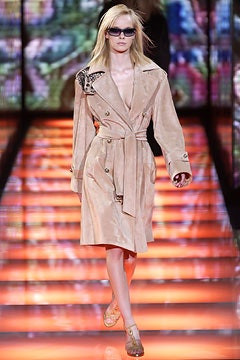 Versace fashion show for Autumn/Winter 2002