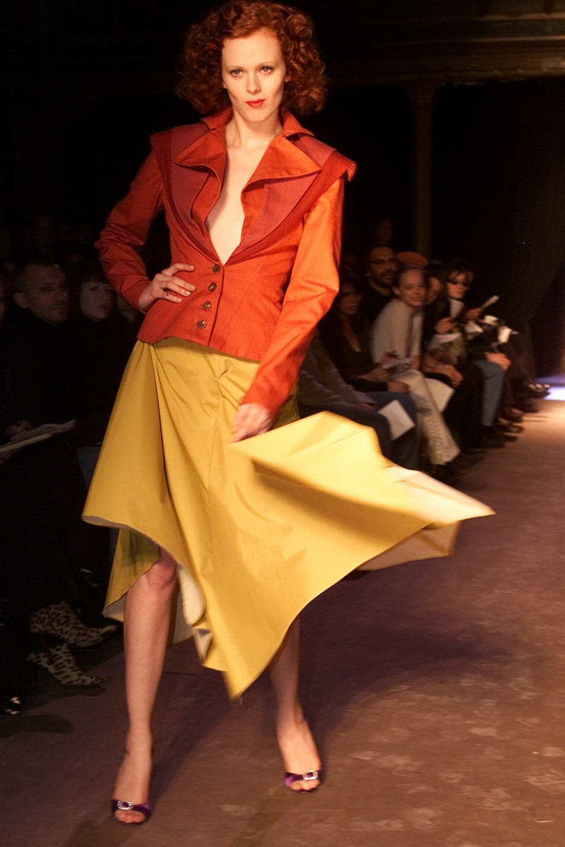 Karen Elson featured in  the Zac Posen fashion show for Autumn/Winter 2002