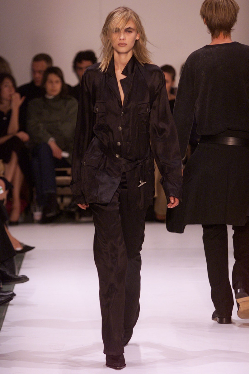 Ann Demeulemeester fashion show for Spring/Summer 2002