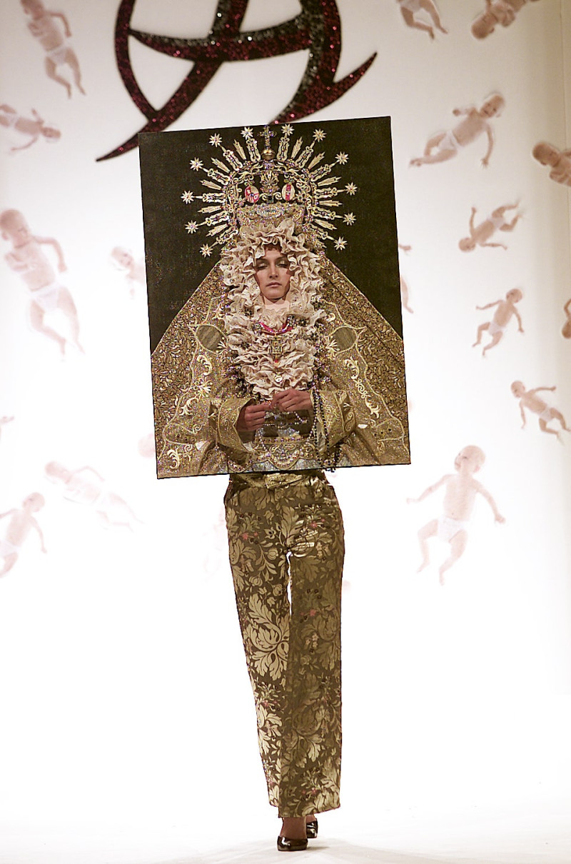 Arkadius fashion show for Spring/Summer 2002