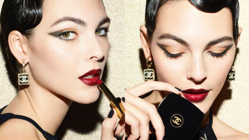 Vittoria Ceretti featured in  the Chanel Beauty Paris, 1920 advertisement for Holiday 2023