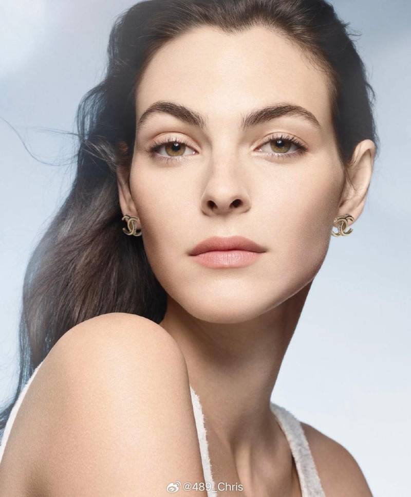Vittoria Ceretti featured in  the Chanel Beauty Le Blanc Base Makeup advertisement for Spring/Summer 2024
