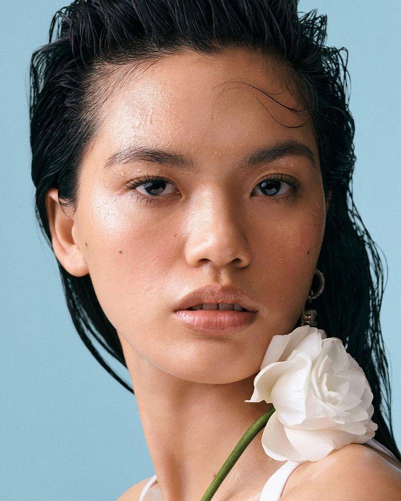 Qun Ye featured in  the Chanel Beauty Hydra Beauty advertisement for Spring/Summer 2024