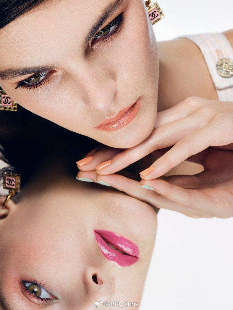 Vittoria Ceretti featured in  the Chanel Beauty advertisement for Spring/Summer 2025